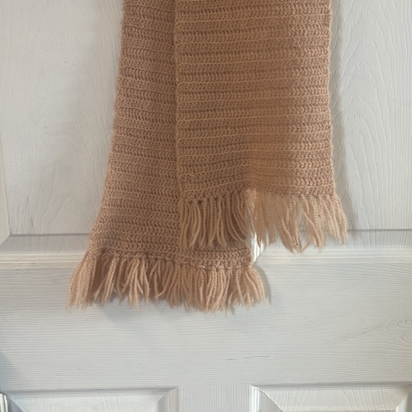 Peachy beige scarf - Picture 2 of 6